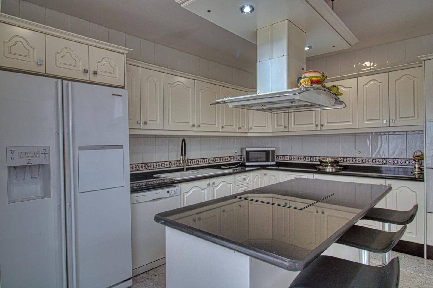 3 bedroom Villa for sale in Costa Adeje with garage - € 949,000 (Ref: 8652133)