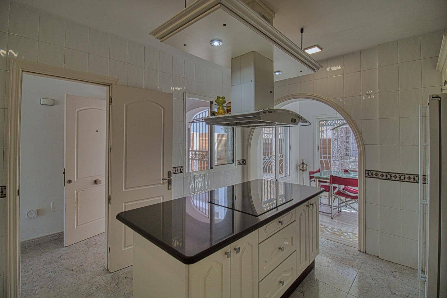 3 bedroom Villa for sale in Costa Adeje with garage - € 949,000 (Ref: 8652133)