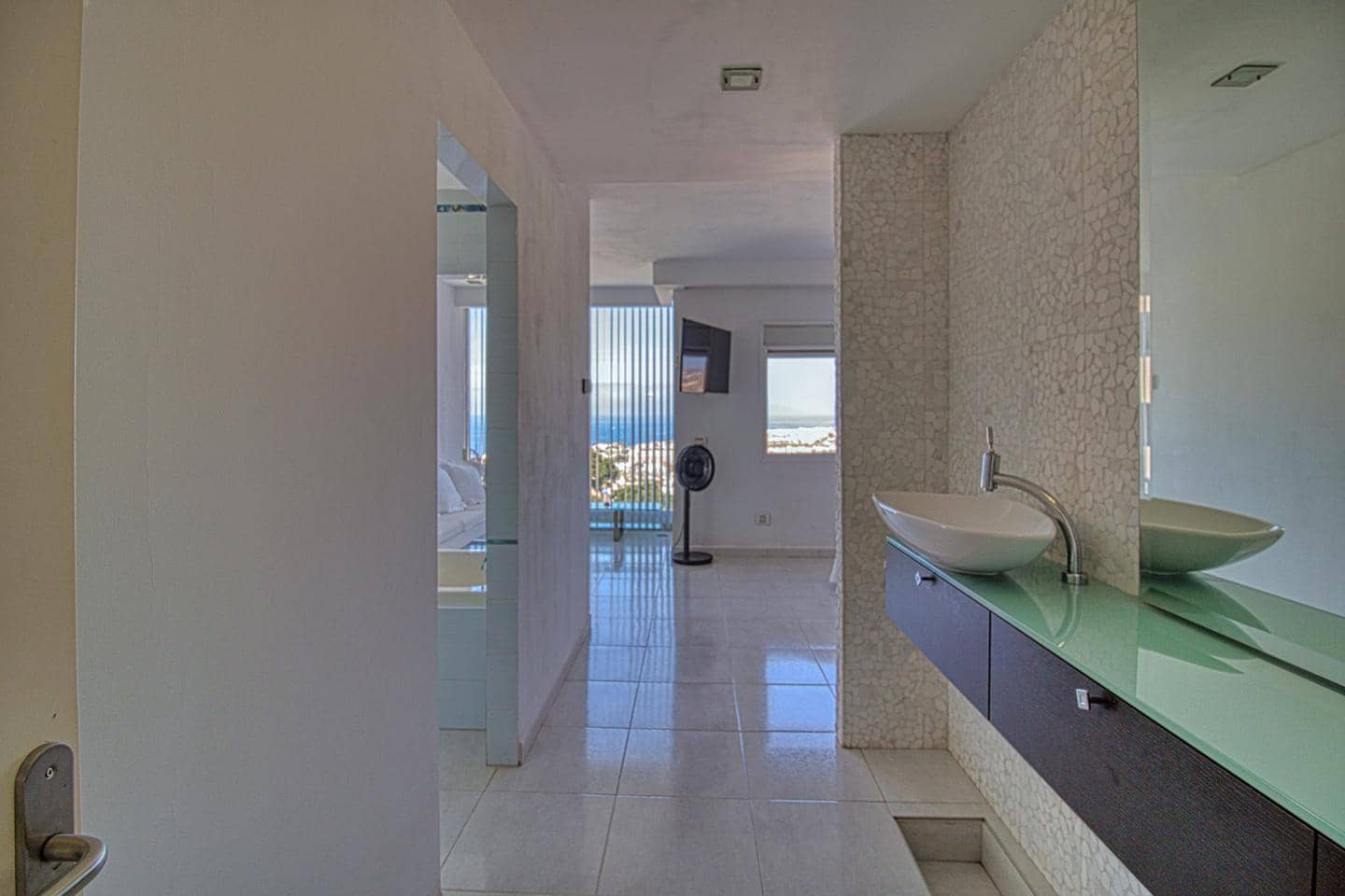 3 bedroom Villa for sale in Costa Adeje with garage - € 949,000 (Ref: 8652133)