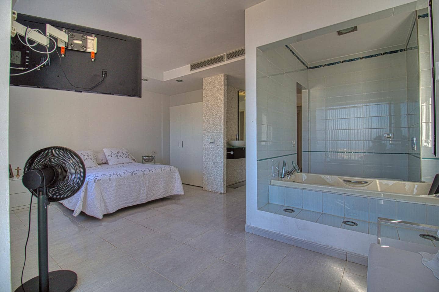 3 bedroom Villa for sale in Costa Adeje with garage - € 949,000 (Ref: 8652133)