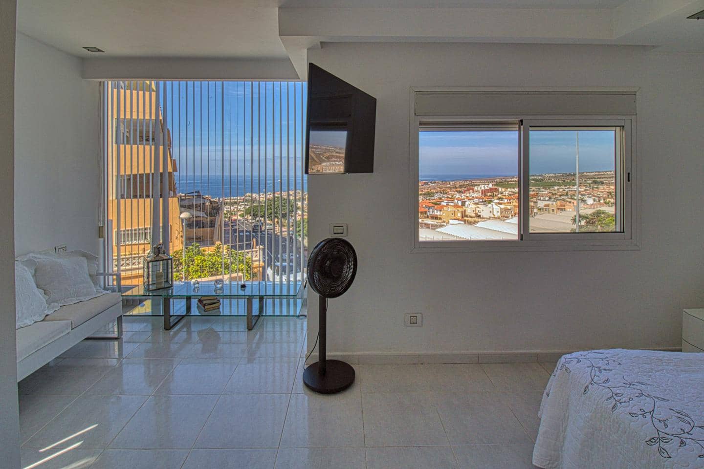 3 bedroom Villa for sale in Costa Adeje with garage - € 949,000 (Ref: 8652133)