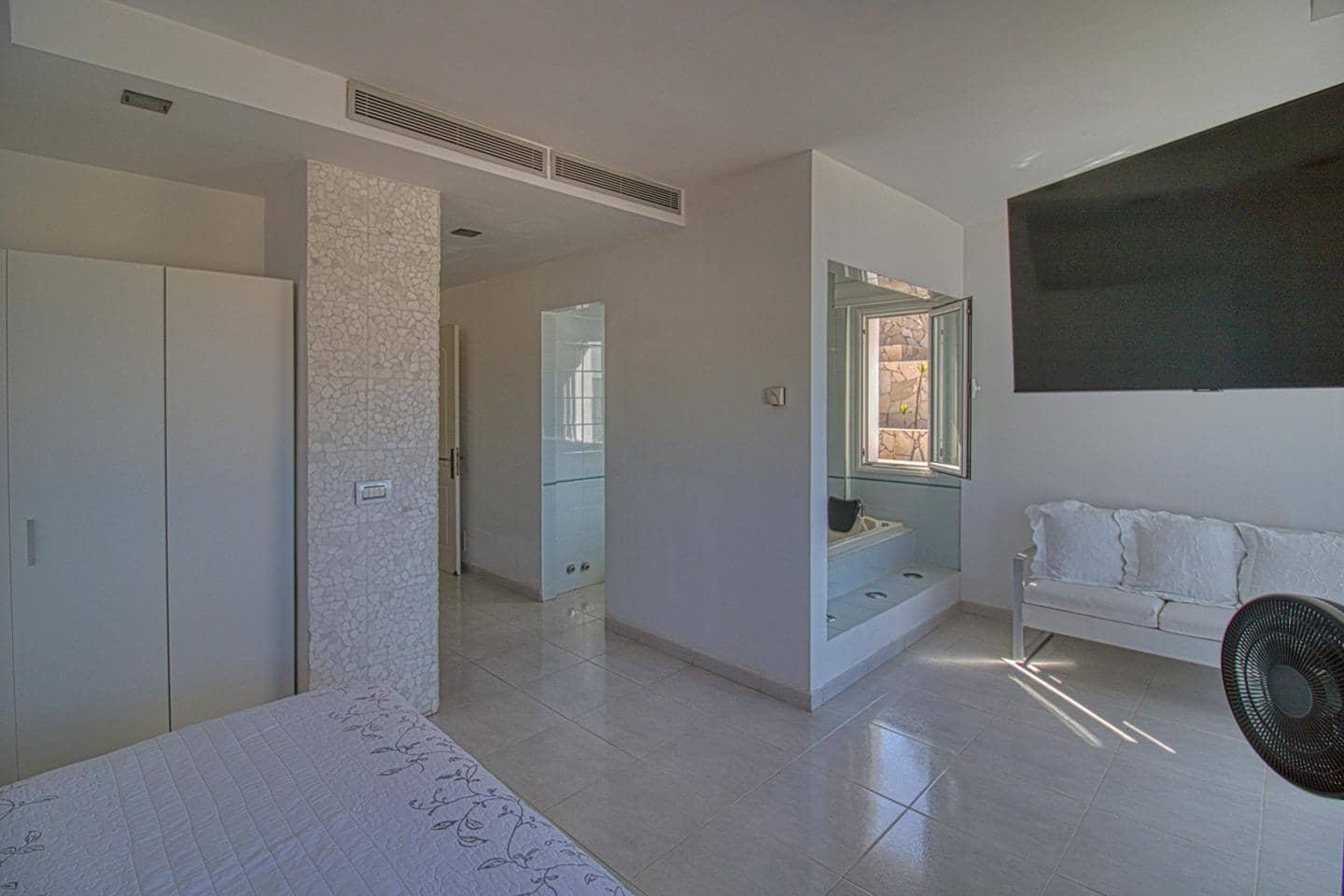 3 bedroom Villa for sale in Costa Adeje with garage - € 949,000 (Ref: 8652133)