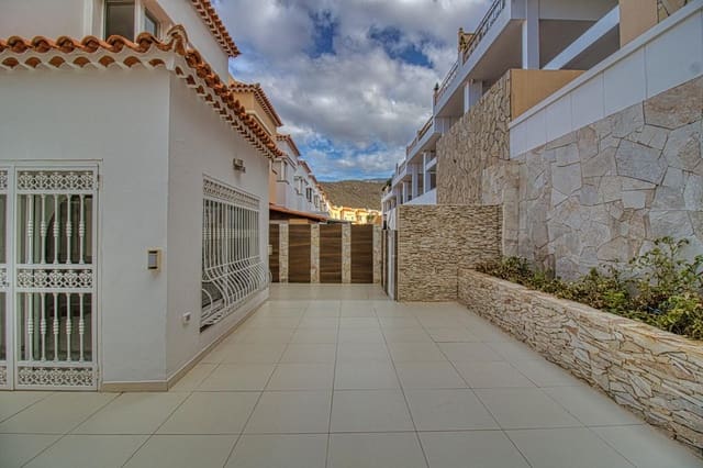 3 soveværelse Villa til salg i Costa Adeje, Adeje med garage - € 949.000 (Ref: 8652133)