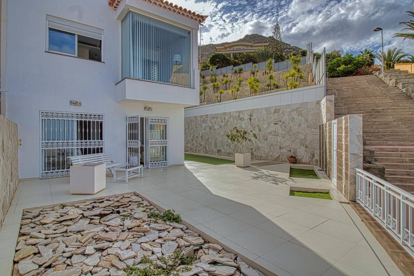 3 bedroom Villa for sale in Costa Adeje with garage - € 949,000 (Ref: 8652133)