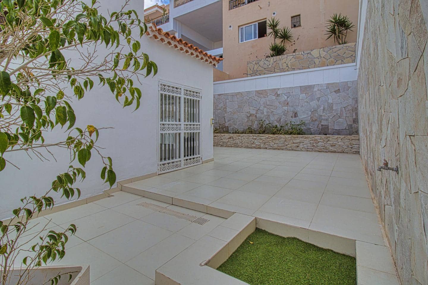 3 bedroom Villa for sale in Costa Adeje with garage - € 949,000 (Ref: 8652133)