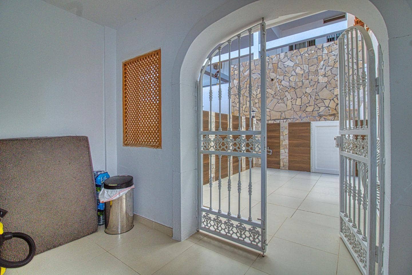 3 bedroom Villa for sale in Costa Adeje with garage - € 949,000 (Ref: 8652133)