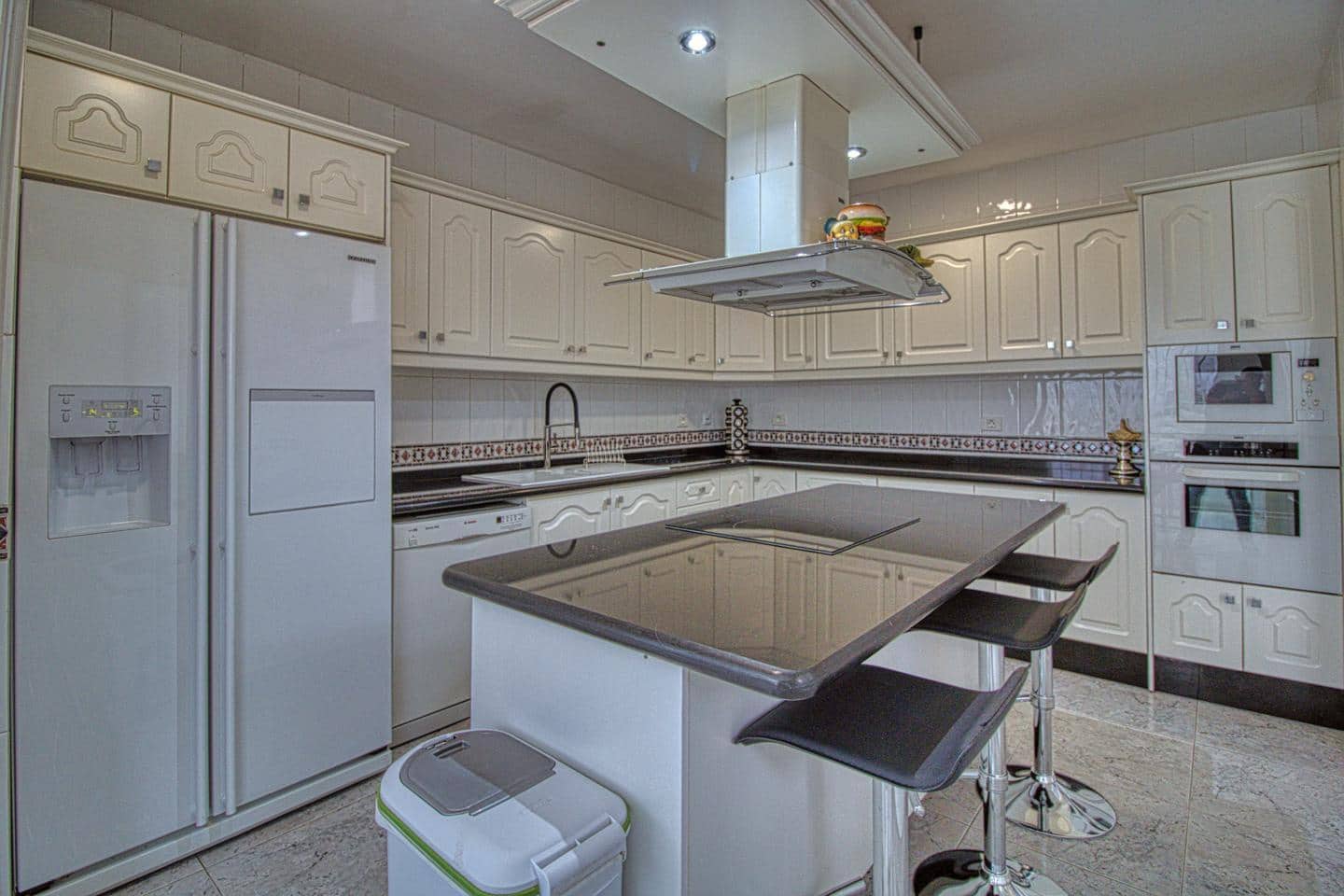 3 bedroom Villa for sale in Costa Adeje with garage - € 949,000 (Ref: 8652133)