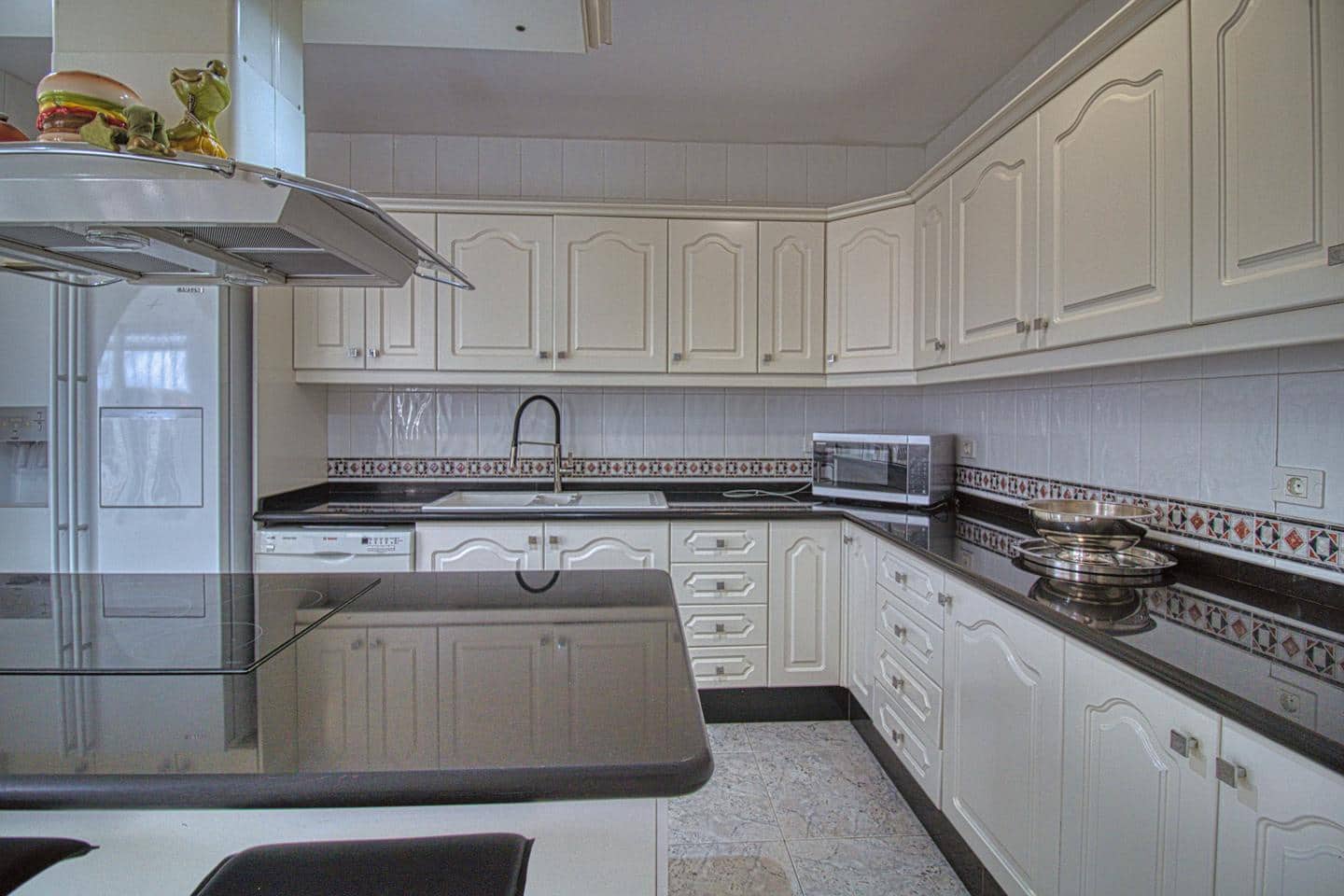 3 bedroom Villa for sale in Costa Adeje with garage - € 949,000 (Ref: 8652133)