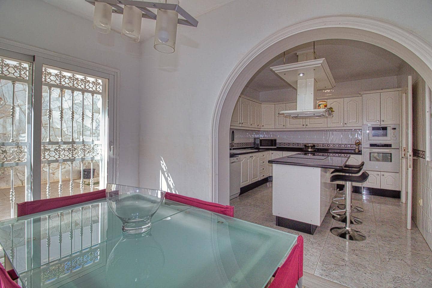 3 bedroom Villa for sale in Costa Adeje with garage - € 949,000 (Ref: 8652133)