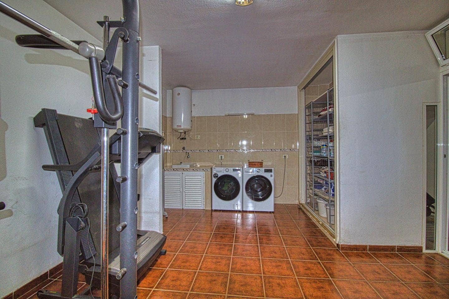 3 bedroom Villa for sale in Costa Adeje with garage - € 949,000 (Ref: 8652133)