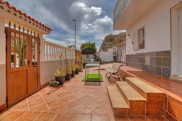 3 slaapkamer Villa te koop in Arico met garage - € 399.000 (Ref: 9127958)