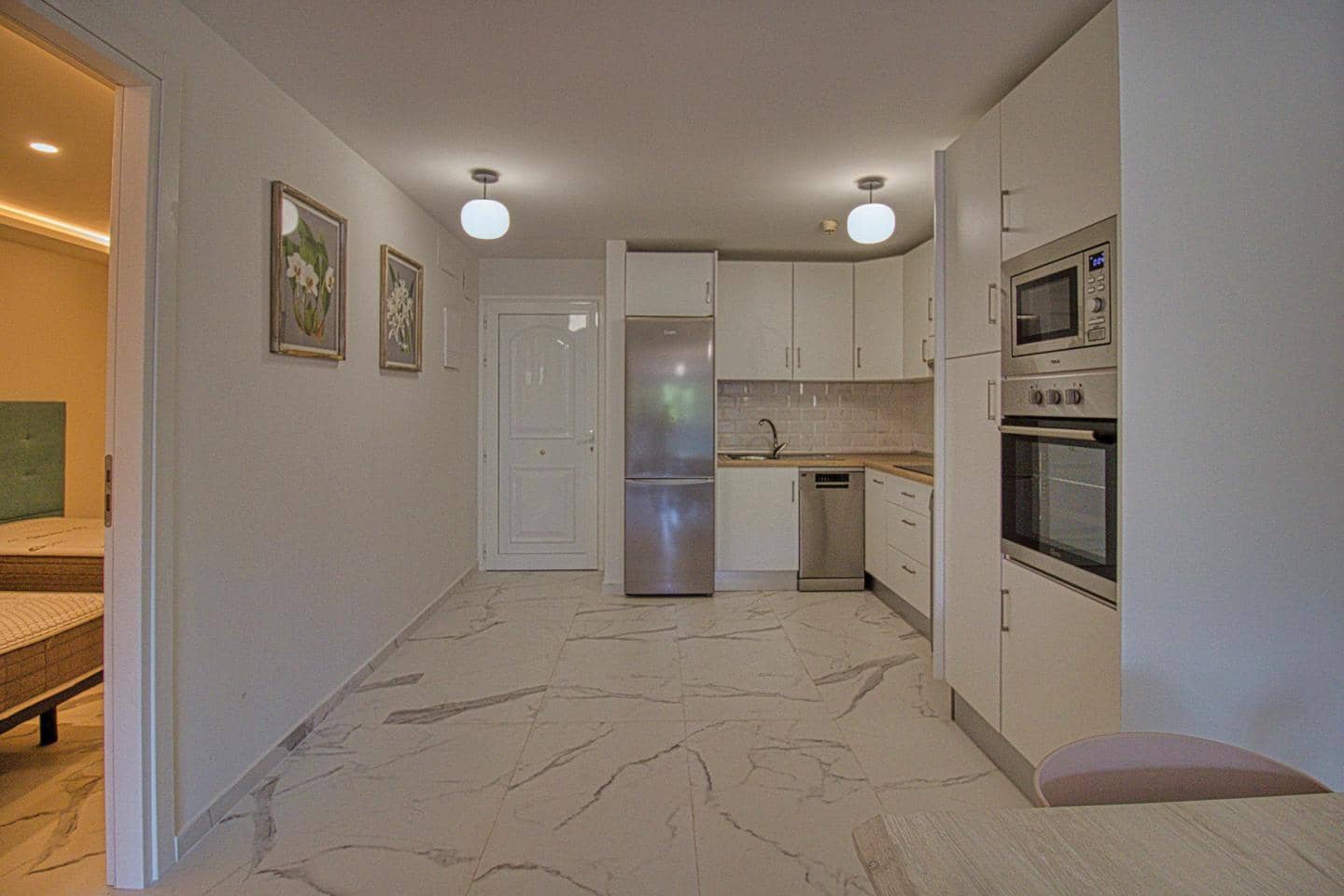 2 slaapkamer Flat te koop in Los Cristianos met zwembad - € 289.000 (Ref: 9279749)