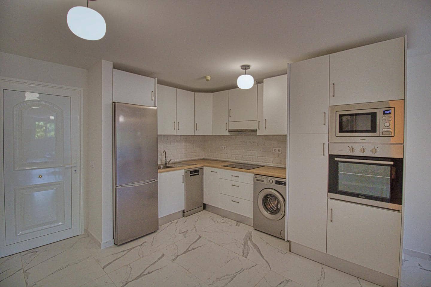 2 slaapkamer Flat te koop in Los Cristianos met zwembad - € 289.000 (Ref: 9279749)