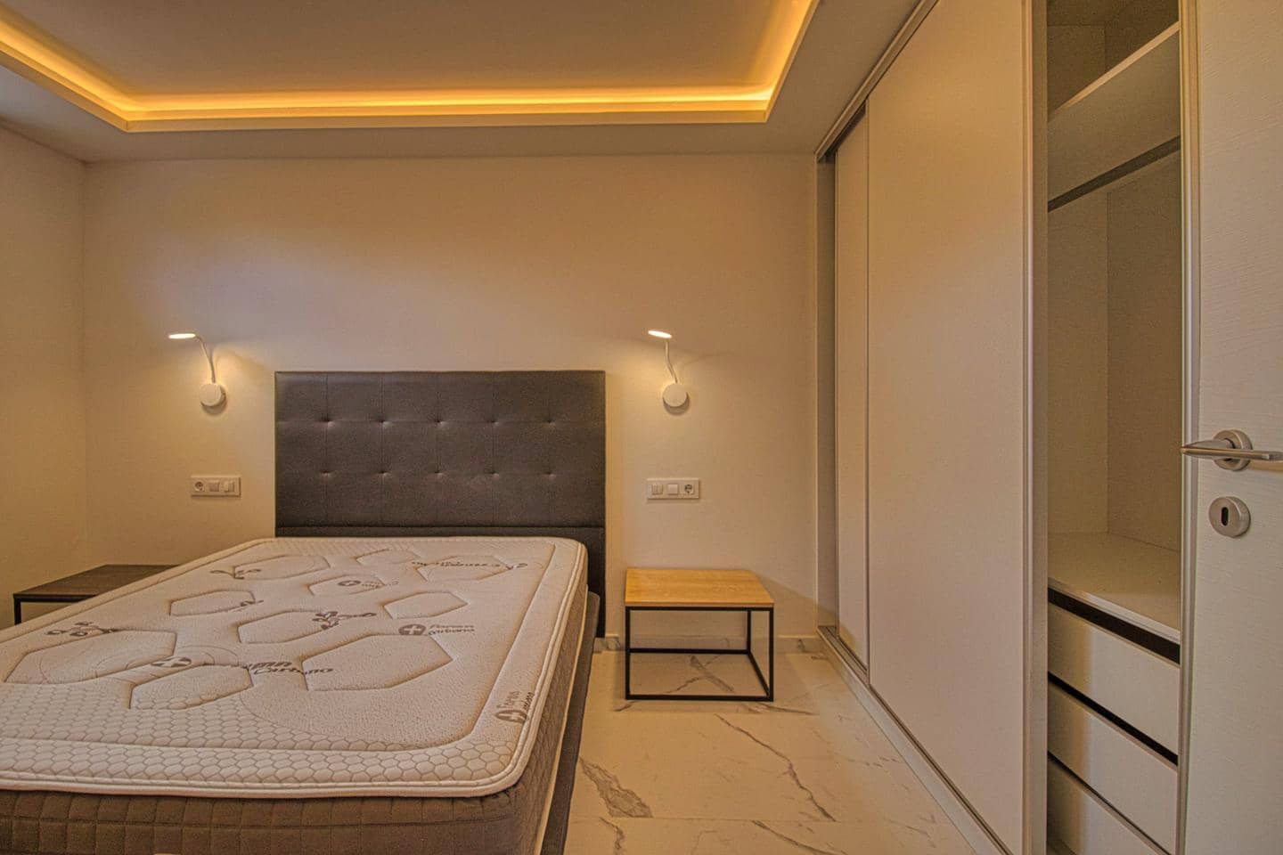 2 slaapkamer Flat te koop in Los Cristianos met zwembad - € 289.000 (Ref: 9279749)