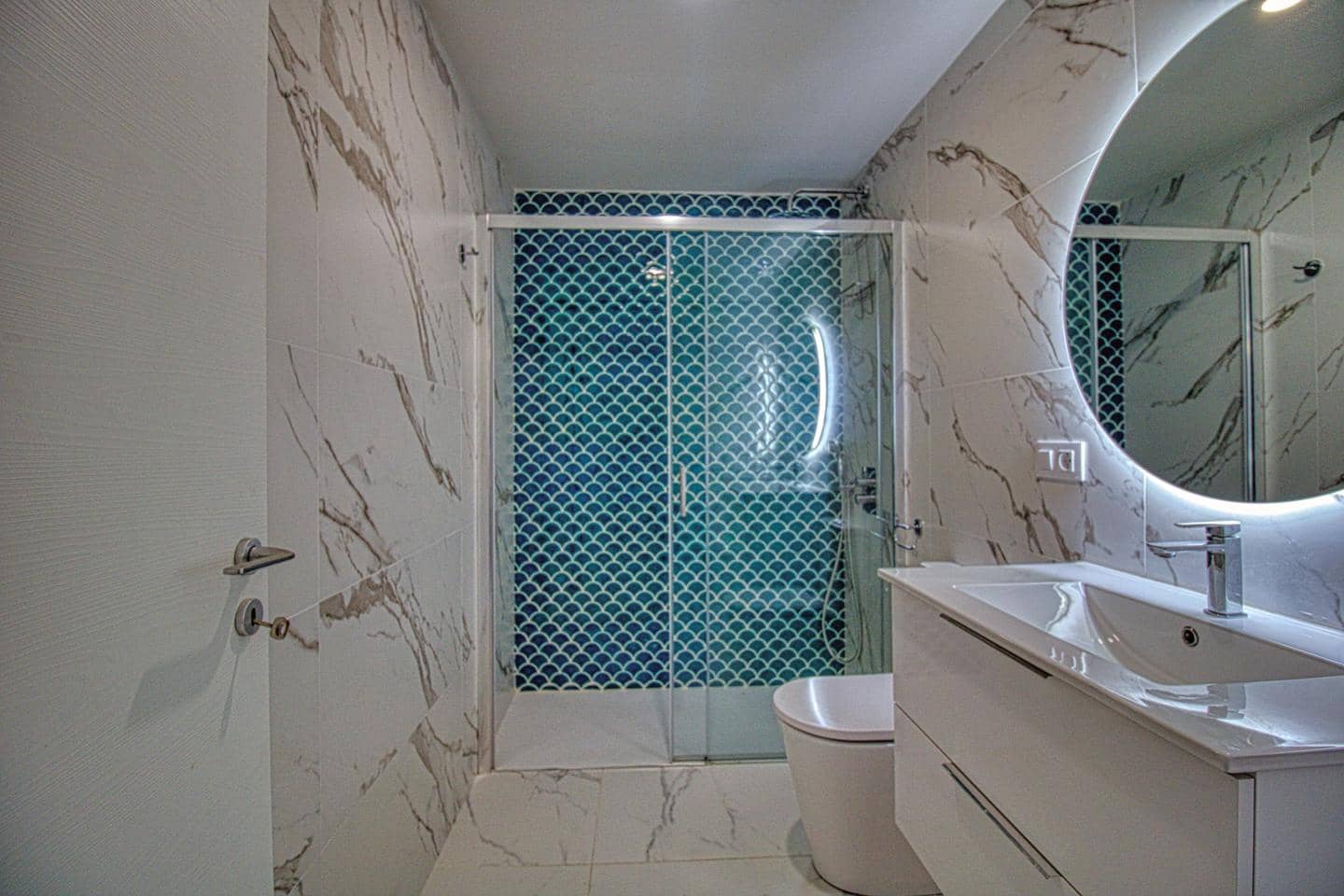 2 slaapkamer Flat te koop in Los Cristianos met zwembad - € 289.000 (Ref: 9279749)