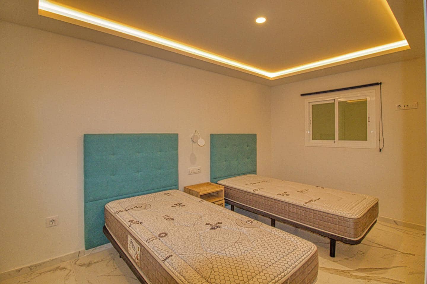 2 slaapkamer Flat te koop in Los Cristianos met zwembad - € 289.000 (Ref: 9279749)