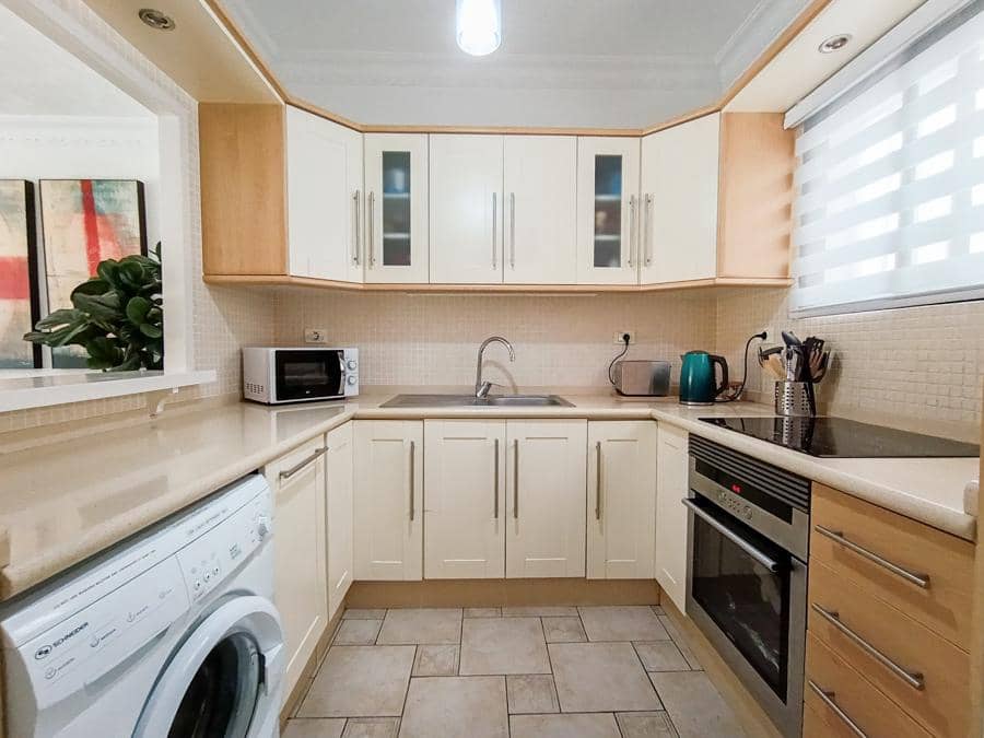 2 bedroom Flat for sale in Los Cristianos - € 460,000 (Ref: 9400358)