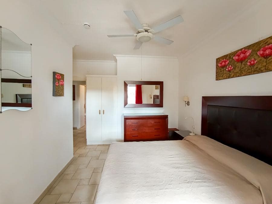 2 bedroom Flat for sale in Los Cristianos - € 460,000 (Ref: 9400358)