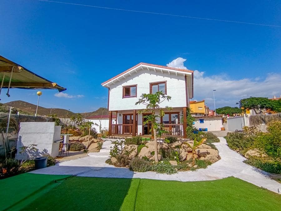 6 bedroom Villa for sale in Granadilla de Abona - € 995,000 (Ref: 9434927)