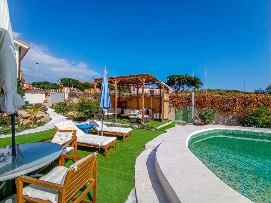 6 bedroom Villa for sale in Granadilla de Abona - € 995,000 (Ref: 9434927)