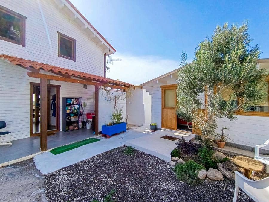 6 bedroom Villa for sale in Granadilla de Abona - € 995,000 (Ref: 9434927)