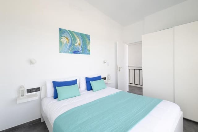 2 bedroom Villa for sale in Arico - € 590,000 (Ref: 9481649)