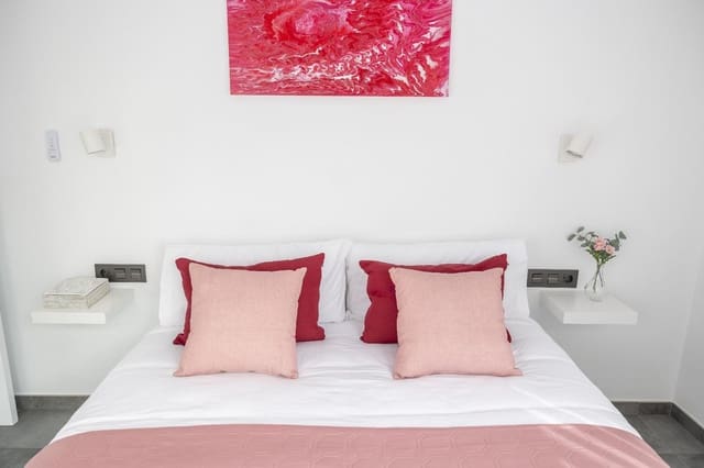 2 bedroom Villa for sale in Arico - € 590,000 (Ref: 9481649)