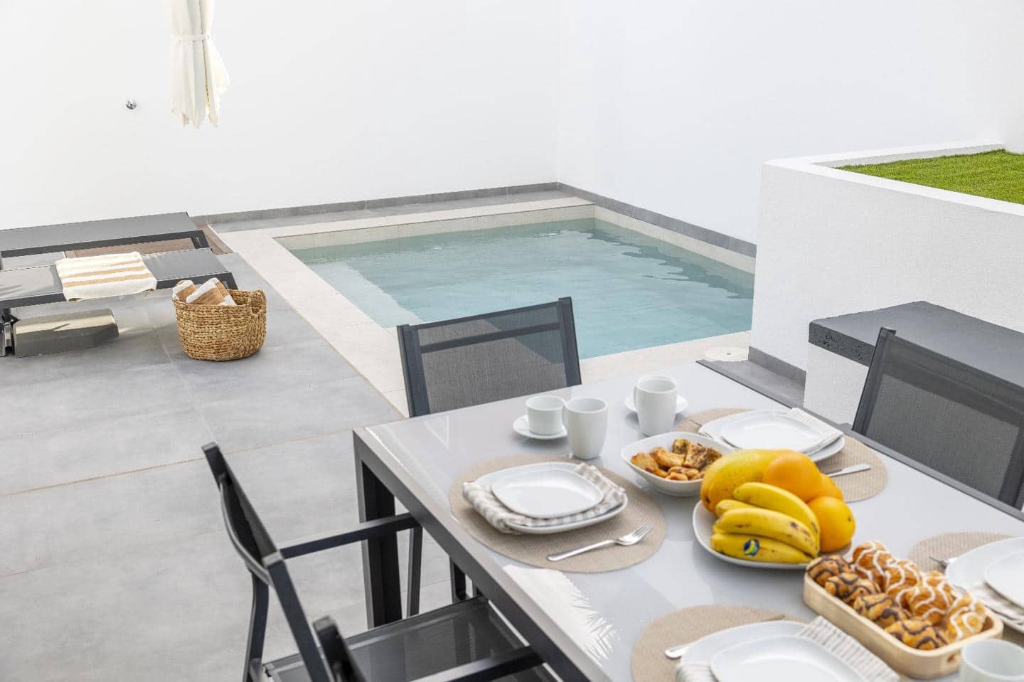 2 bedroom Villa for sale in Arico - € 590,000 (Ref: 9481649)