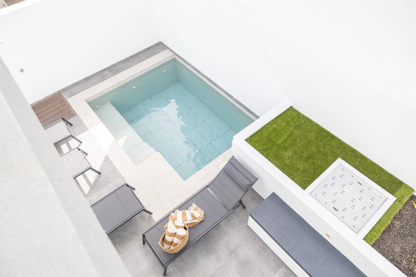 2 bedroom Villa for sale in Arico - € 590,000 (Ref: 9481649)