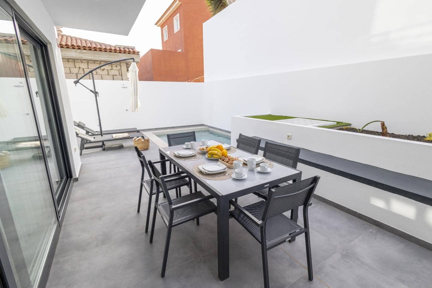 2 bedroom Villa for sale in Arico - € 590,000 (Ref: 9481649)