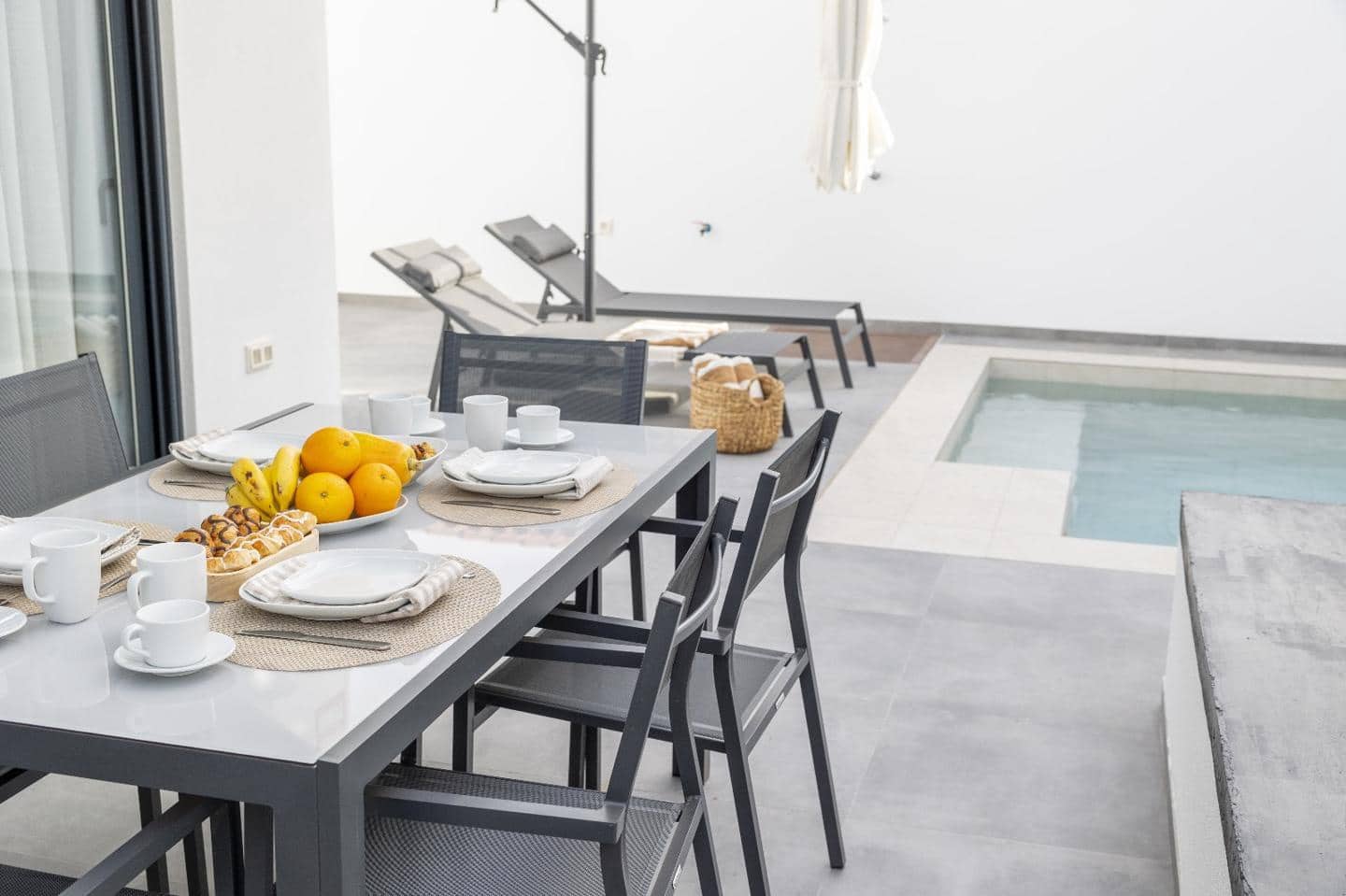 2 bedroom Villa for sale in Arico - € 590,000 (Ref: 9481649)