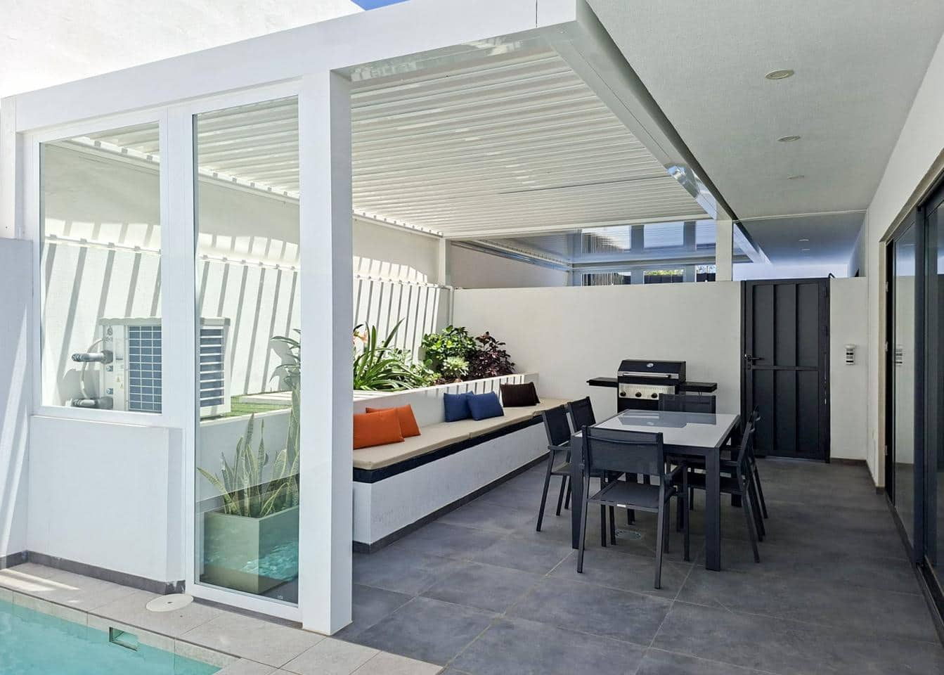 2 bedroom Villa for sale in Arico with pool garage - € 549,000 (Ref: 9481649)