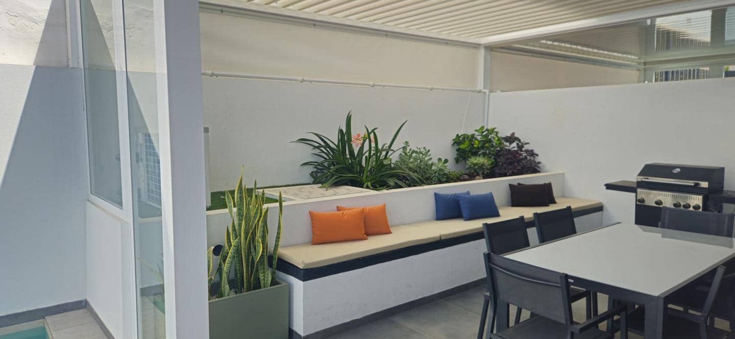 2 bedroom Villa for sale in Arico with pool garage - € 549,000 (Ref: 9481649)