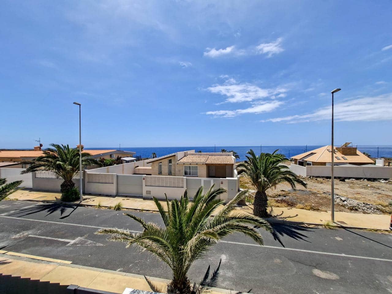 2 bedroom Villa for sale in Arico with pool garage - € 549,000 (Ref: 9481649)