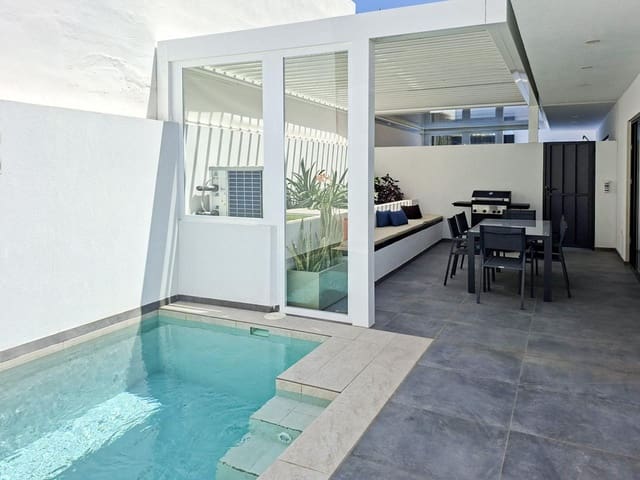 2 soverom Villa til salgs i Arico med svømmebasseng garasje - € 549 000 (Ref: 9481649)