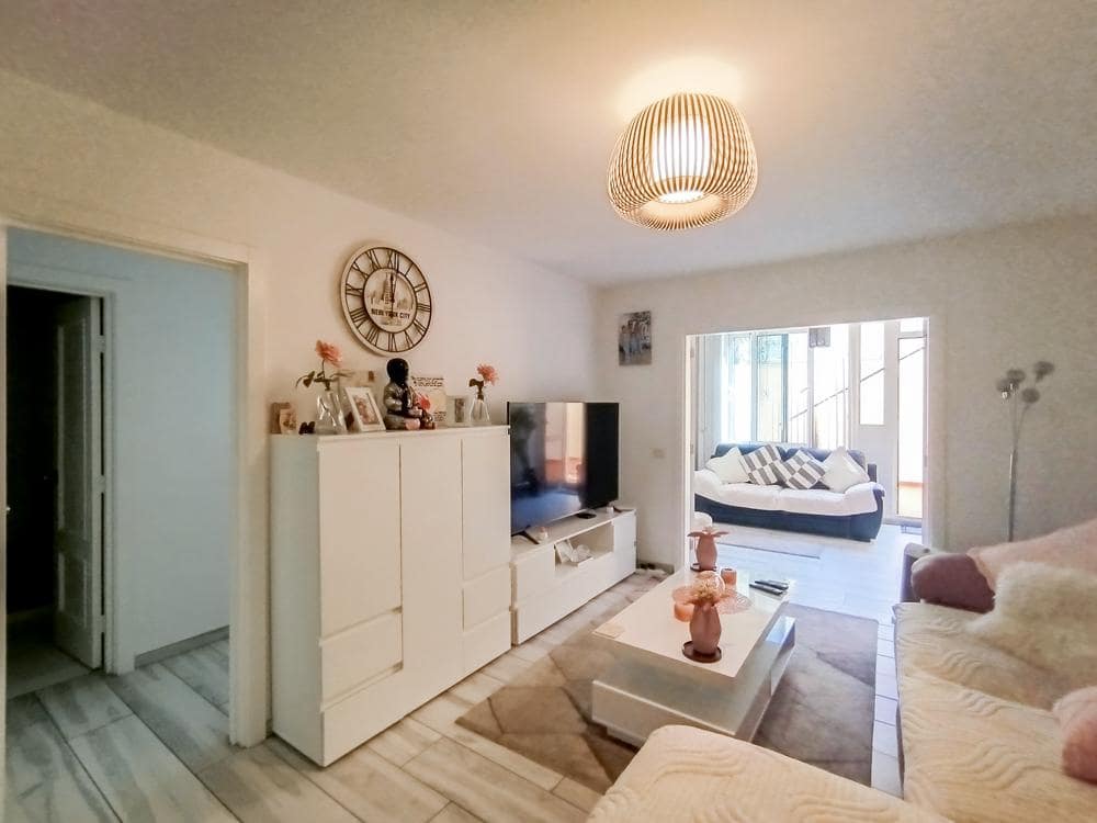 2 slaapkamer Flat te koop in Los Cristianos - € 350.000 (Ref: 9590829)