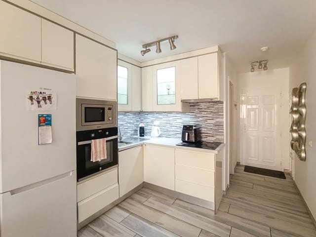 2 slaapkamer Flat te koop in Los Cristianos, Arona - € 350.000 (Ref: 9590829)