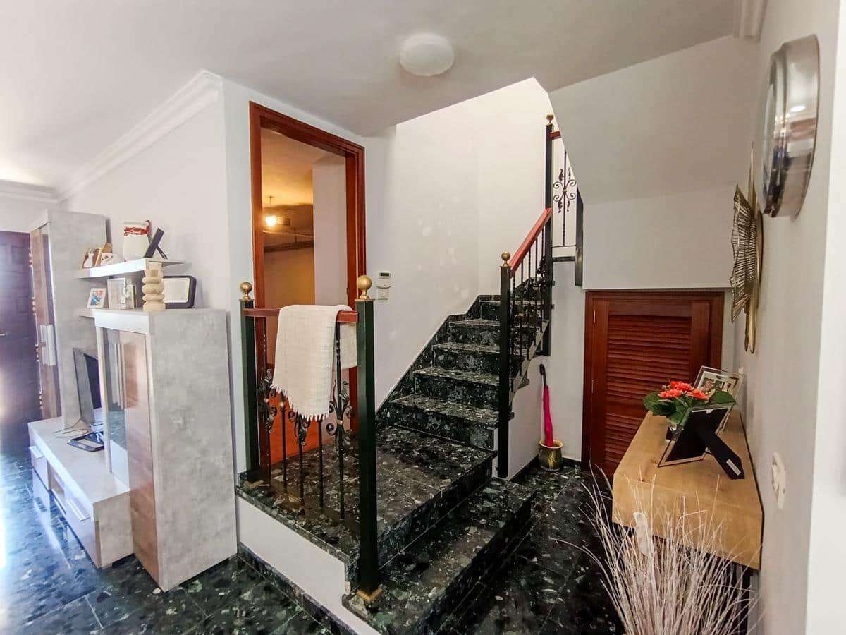 3 bedroom Villa for sale in San Cristobal de La Laguna - € 375,000 (Ref: 9972543)
