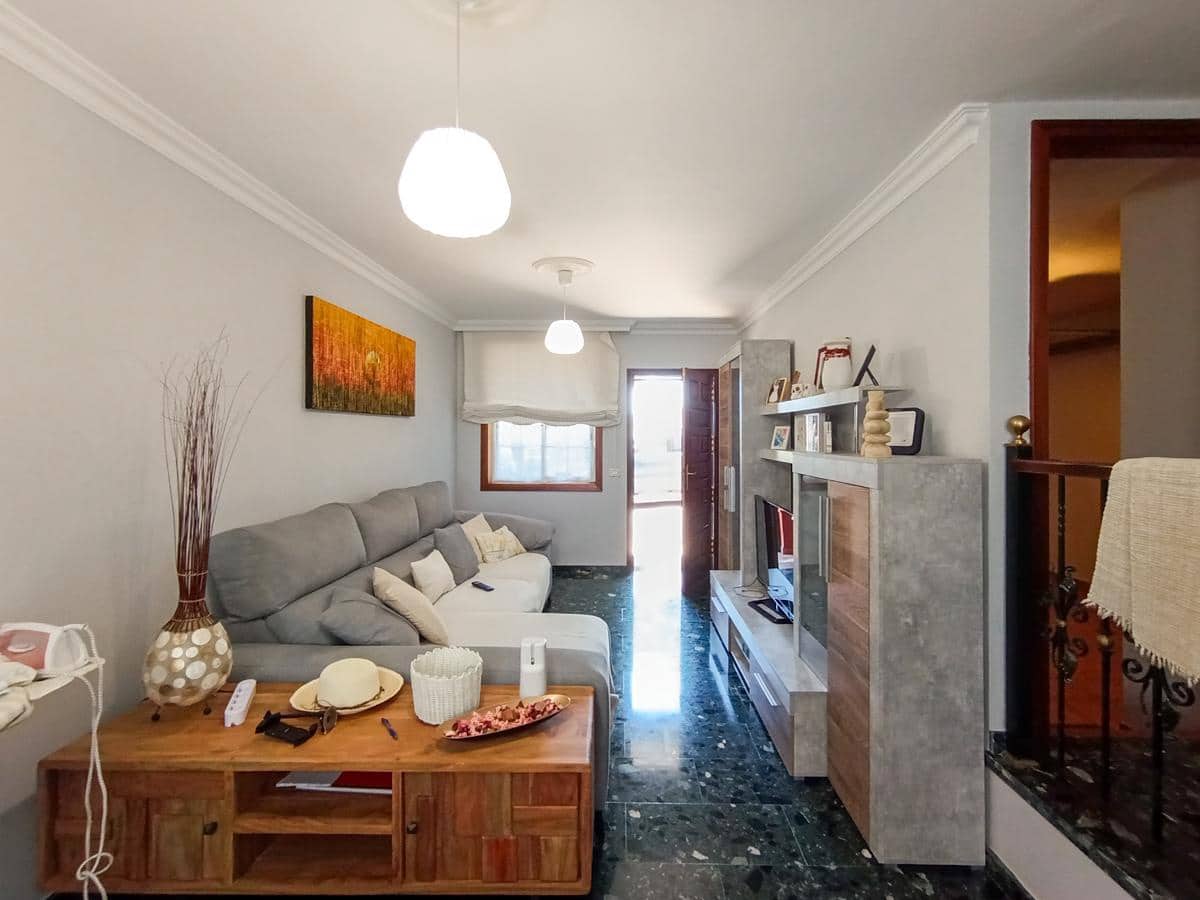 3 bedroom Villa for sale in San Cristobal de La Laguna - € 375,000 (Ref: 9972543)