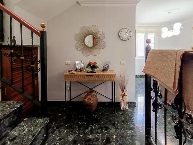 3 soverom Villa til salgs i San Cristóbal de La Laguna - € 375 000 (Ref: 9972543)