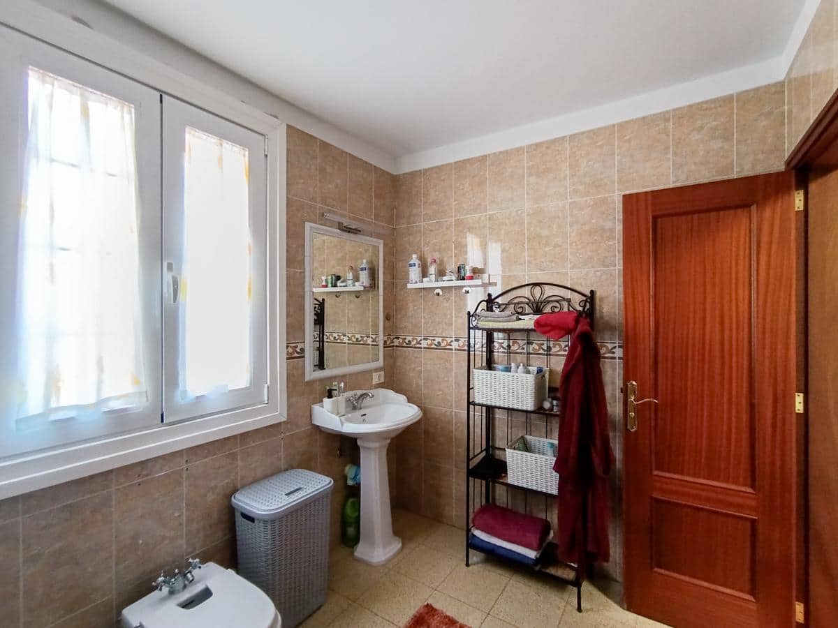 3 bedroom Villa for sale in San Cristobal de La Laguna - € 375,000 (Ref: 9972543)