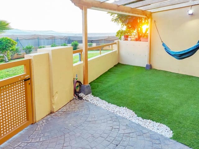 3 soveværelse Villa til salg i La Tejita, Granadilla de Abona med swimmingpool garage - € 599.000 (Ref: 9997582)