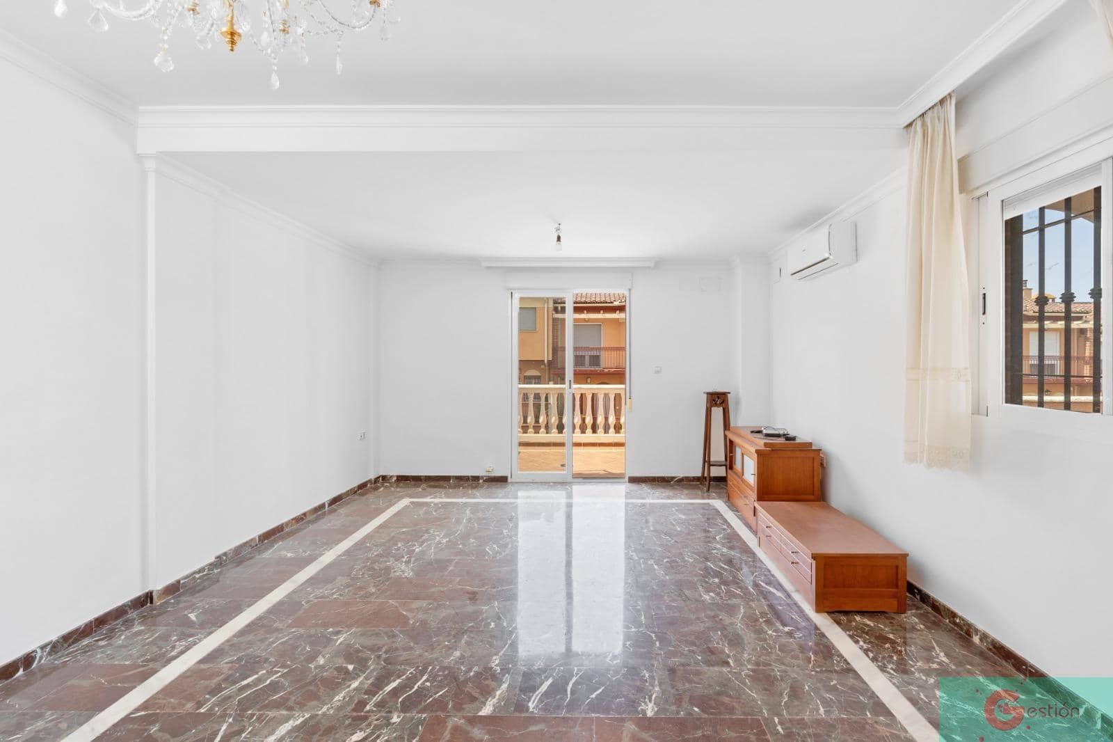 Villa zu verkaufen in Peligros mit Garage - 310.000 € (Ref: 9119661)