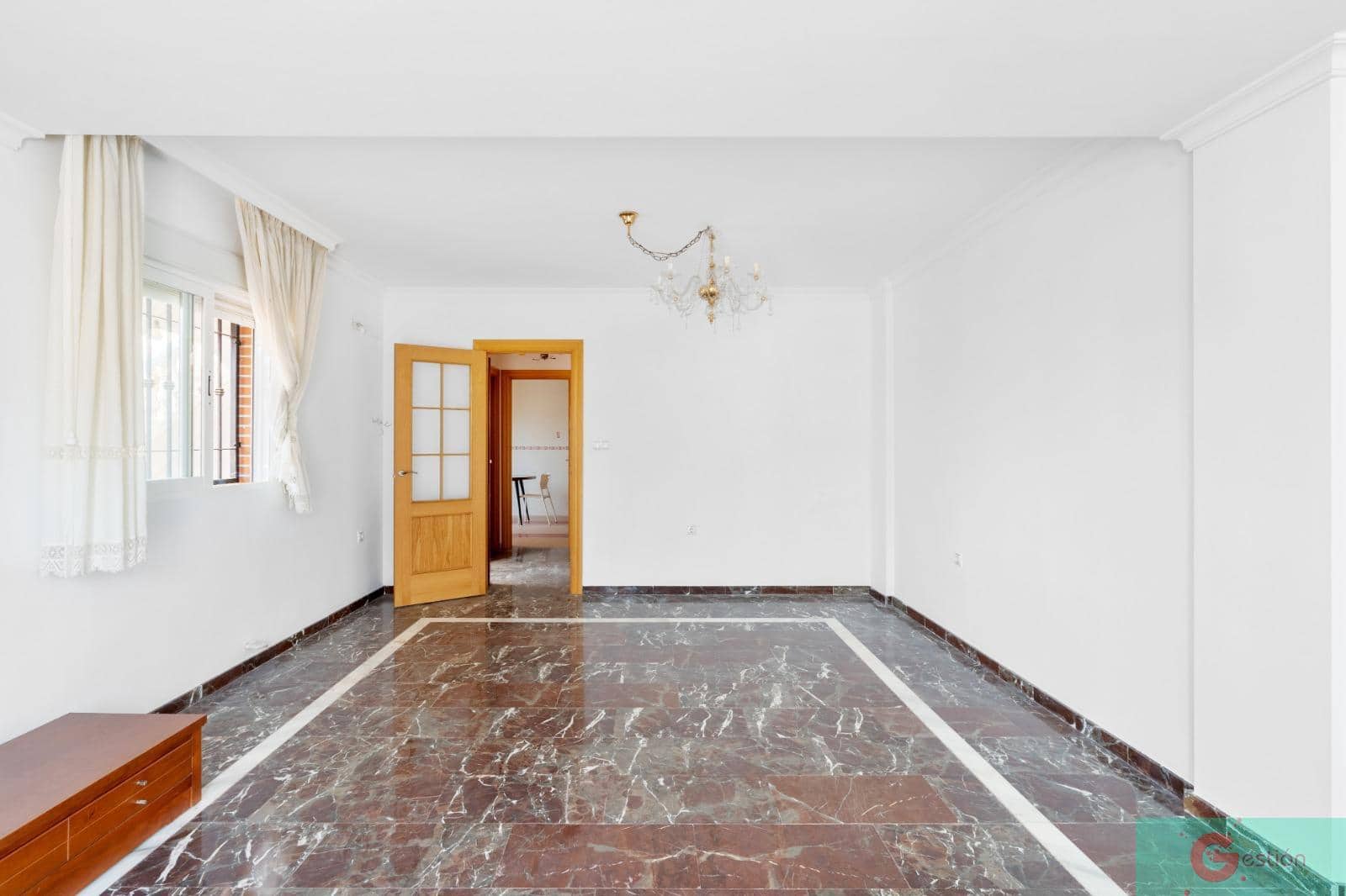 Villa zu verkaufen in Peligros mit Garage - 310.000 € (Ref: 9119661)