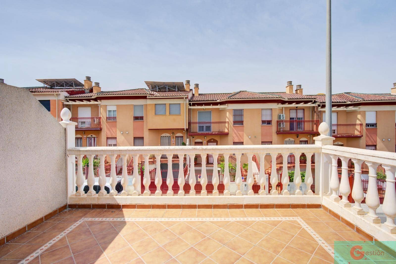 Villa zu verkaufen in Peligros mit Garage - 310.000 € (Ref: 9119661)