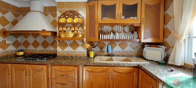 4 quarto Moradia para venda em Salobreña com piscina garagem - 370 000 € (Ref: 9119664)