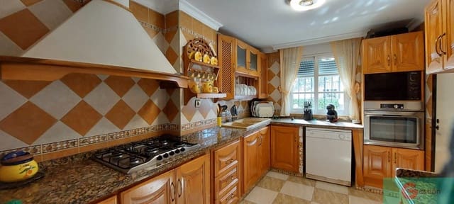 4 quarto Moradia para venda em Salobreña com piscina garagem - 370 000 € (Ref: 9119664)