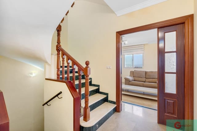 4 quarto Moradia para venda em Peligros com piscina - 325 000 € (Ref: 9219393)