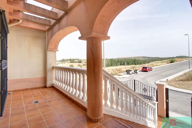 4 quarto Moradia para venda em Peligros com piscina - 325 000 € (Ref: 9219393)