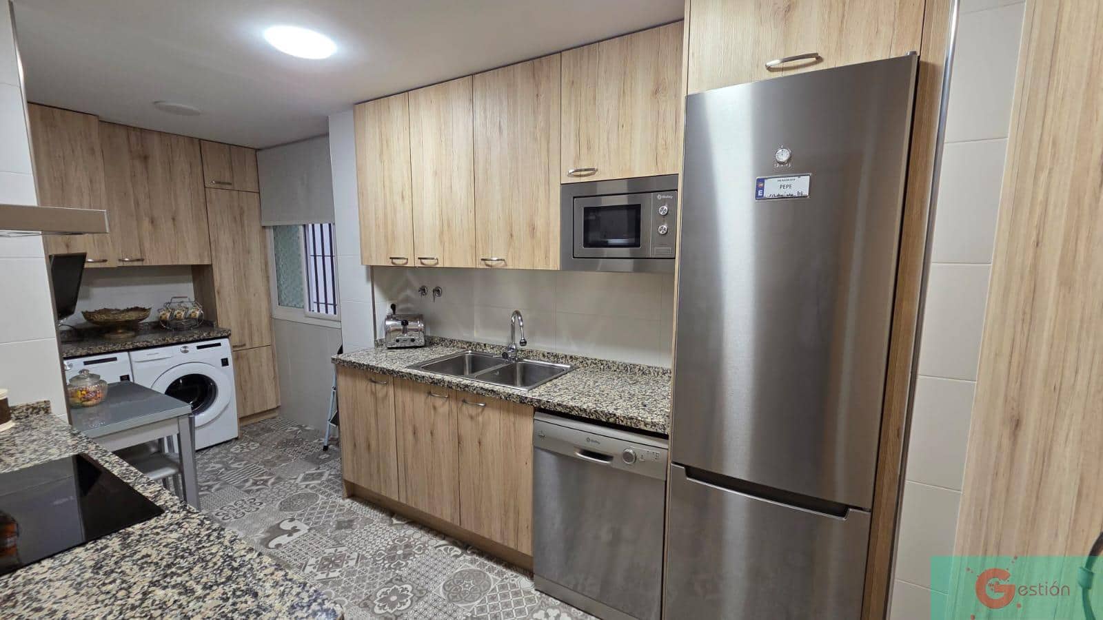 2 makuuhuone Huoneisto myytävänä paikassa Estepona mukana uima-altaan 
autotalli - 350 000 € (Ref: 9341766)